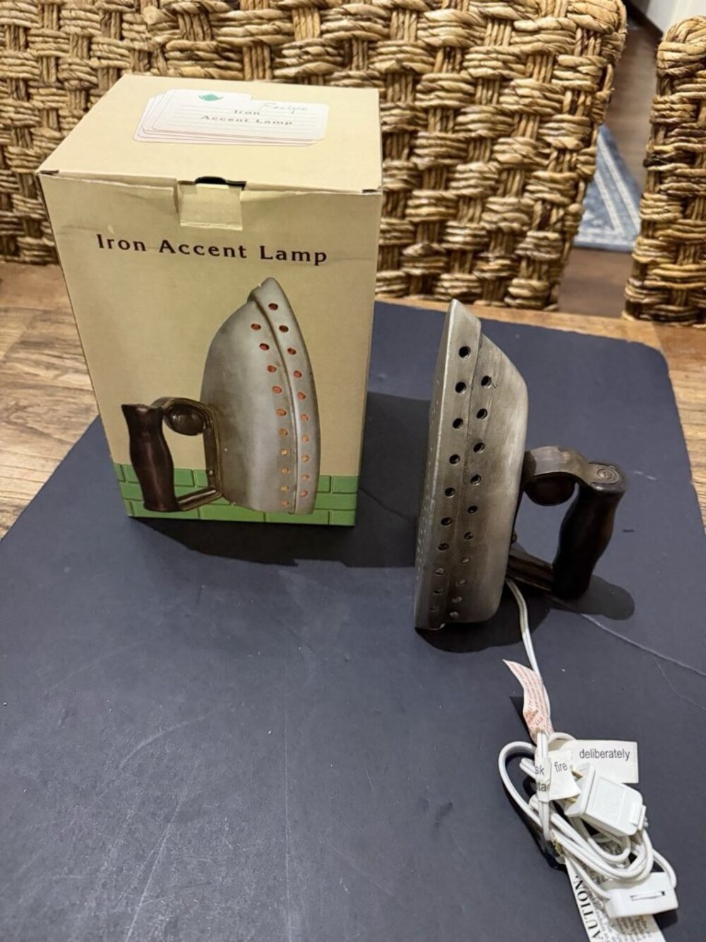 Cracker Barrel Iron Accent Lamp W/ Box Works